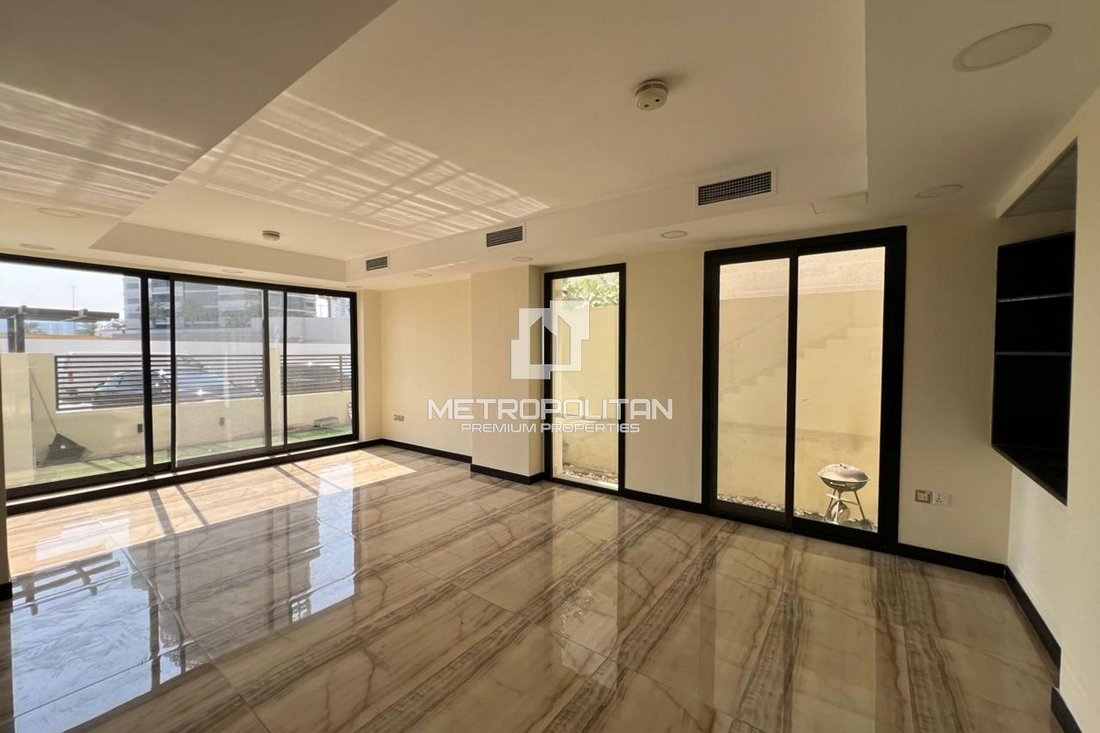 Townhouse in JVC / Jumeirah Village Circle, Dubai, United Arab Emirates 1 - 15930724