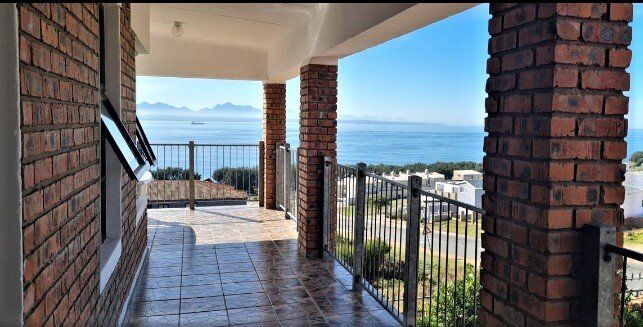 House in Mossel Bay Central, Western Cape, South Africa 1 - 16555073