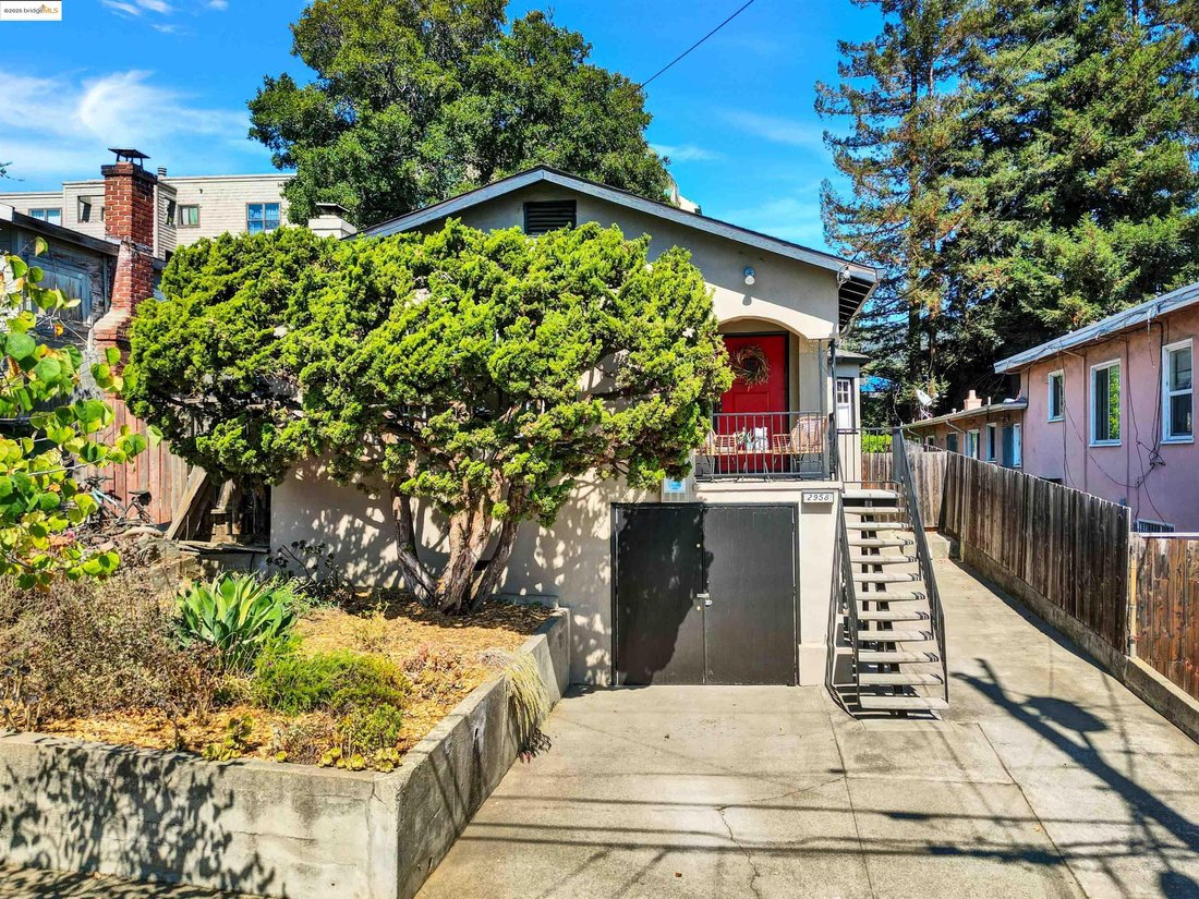 House in Oakland, California, United States 2 - 16557435