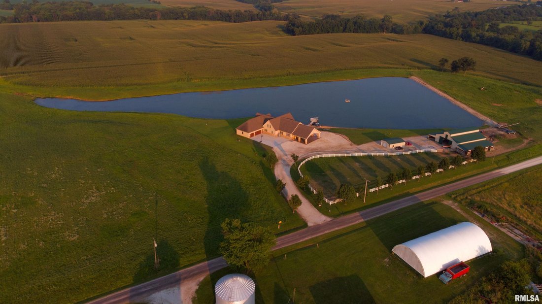 House in Camp Point, Illinois, United States 1 - 16559149
