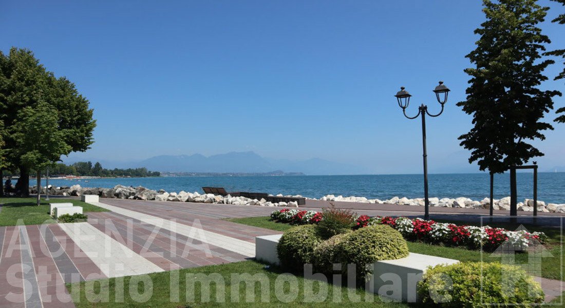 Apartment in Historic Center, Desenzano del Garda, Lombardy 2 - 16557913