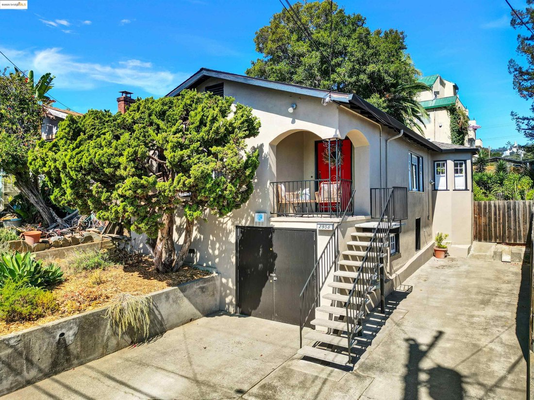 House in Oakland, California, United States 1 - 16557435