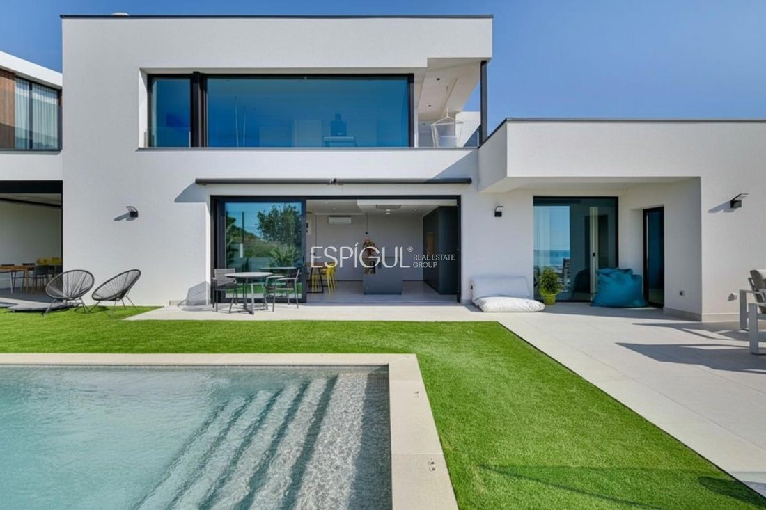 Villa in Santa Susanna, Catalonia, Spain 2 - 16557859