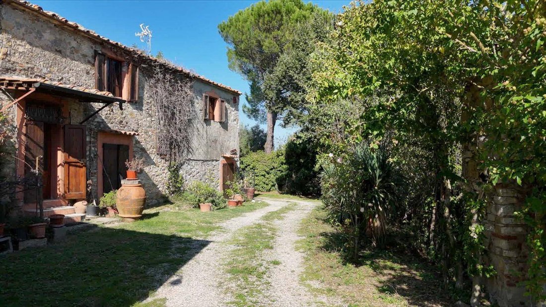 Estate in Pomarance, Tuscany, Italy 1 - 16556003