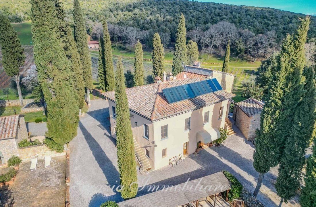 Country House in San Gimignano, Tuscany, Italy 1 - 16555595