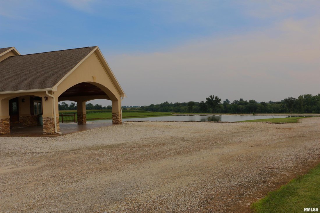 House in Camp Point, Illinois, United States 3 - 16559149