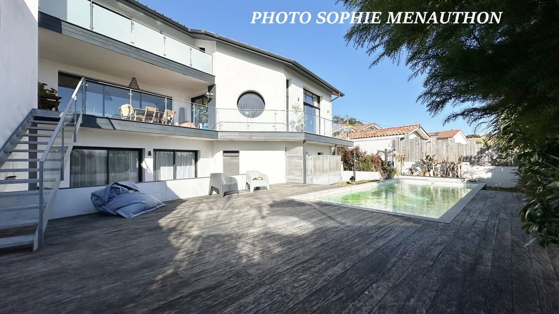 Villa in Anglet, Nouvelle-Aquitaine, France 1 - 16558278