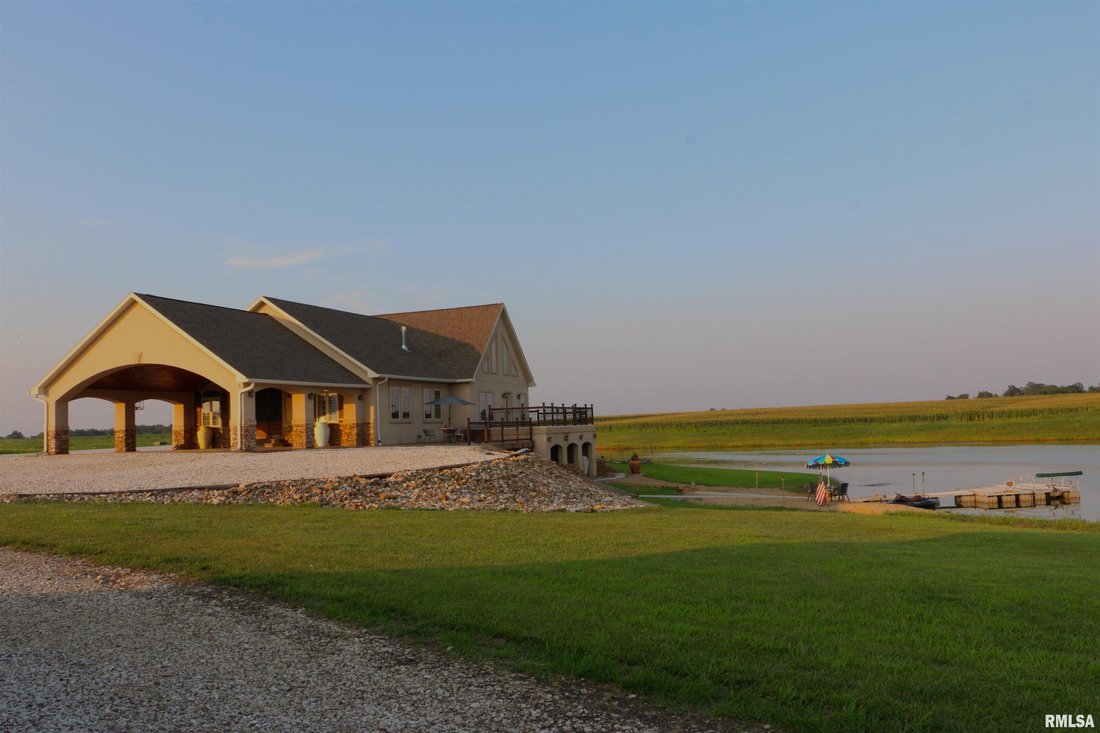 House in Camp Point, Illinois, United States 4 - 16559149