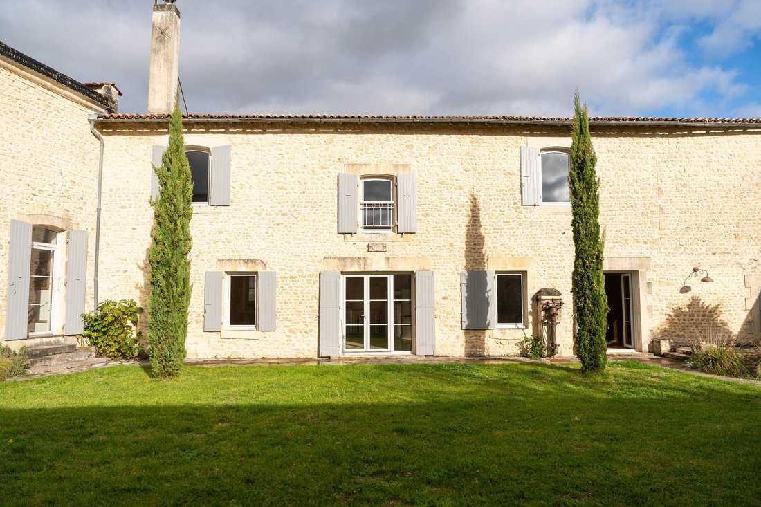 House in Centre Ville, Saint-Jean-d'Angély, France 1 - 16559297
