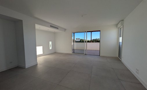 Apartment in Centre Ville, Castries, France 1