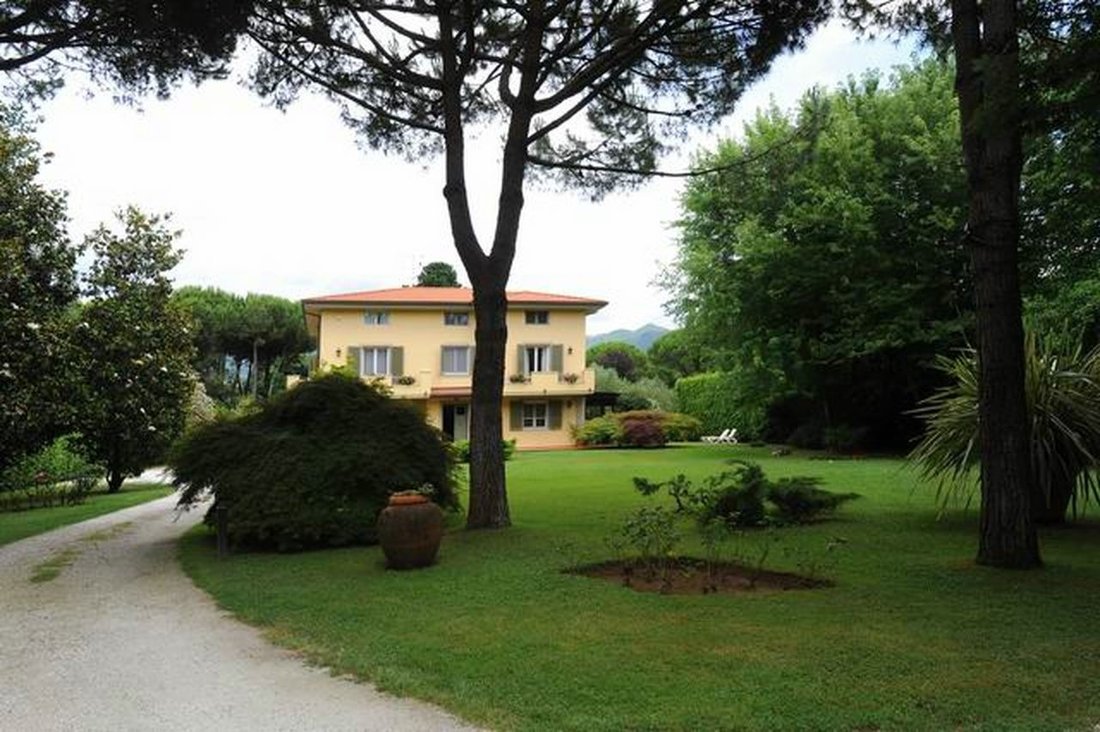 Villa in Center, Massa, Italy 2 - 16555709