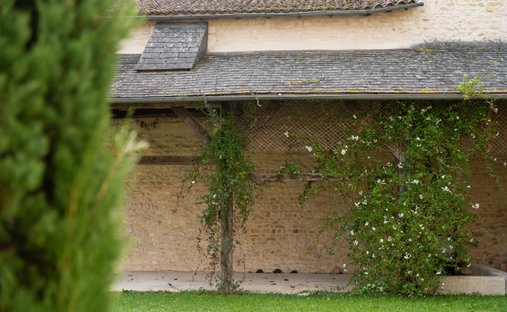 Castle for Sale in Saint-Jean-d'Angély, Nouvelle-Aquitaine, France