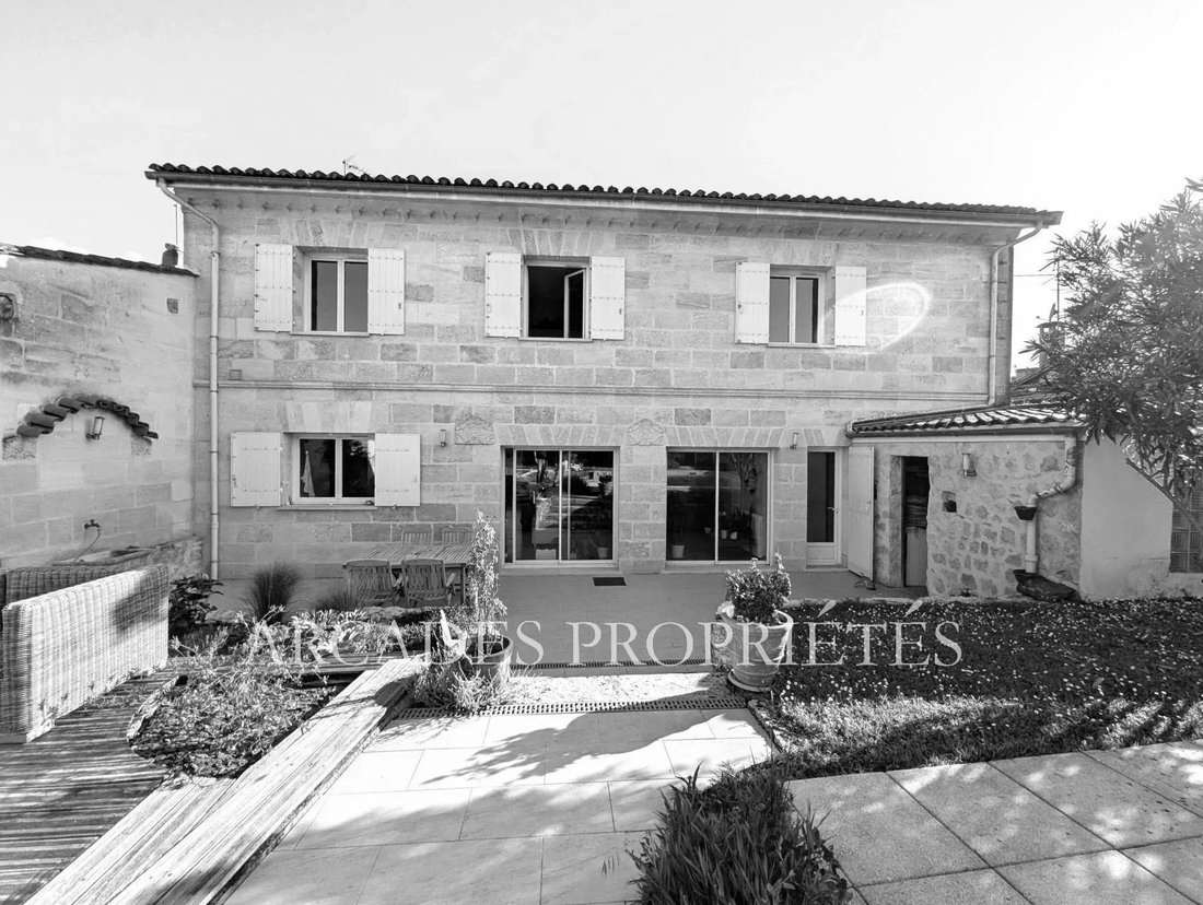 Casa en Libourne, Nueva Aquitania, Francia 1 - 16556346
