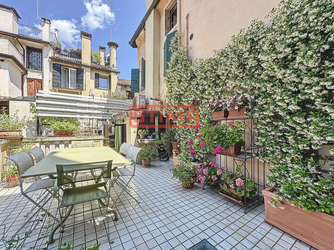 Apartment in Cathedral - Piazza dei Signori, Treviso, Italy 4 - 16556955