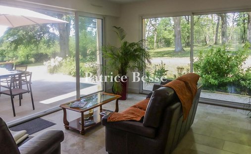 19th C. Property With Lake And Guest Houses