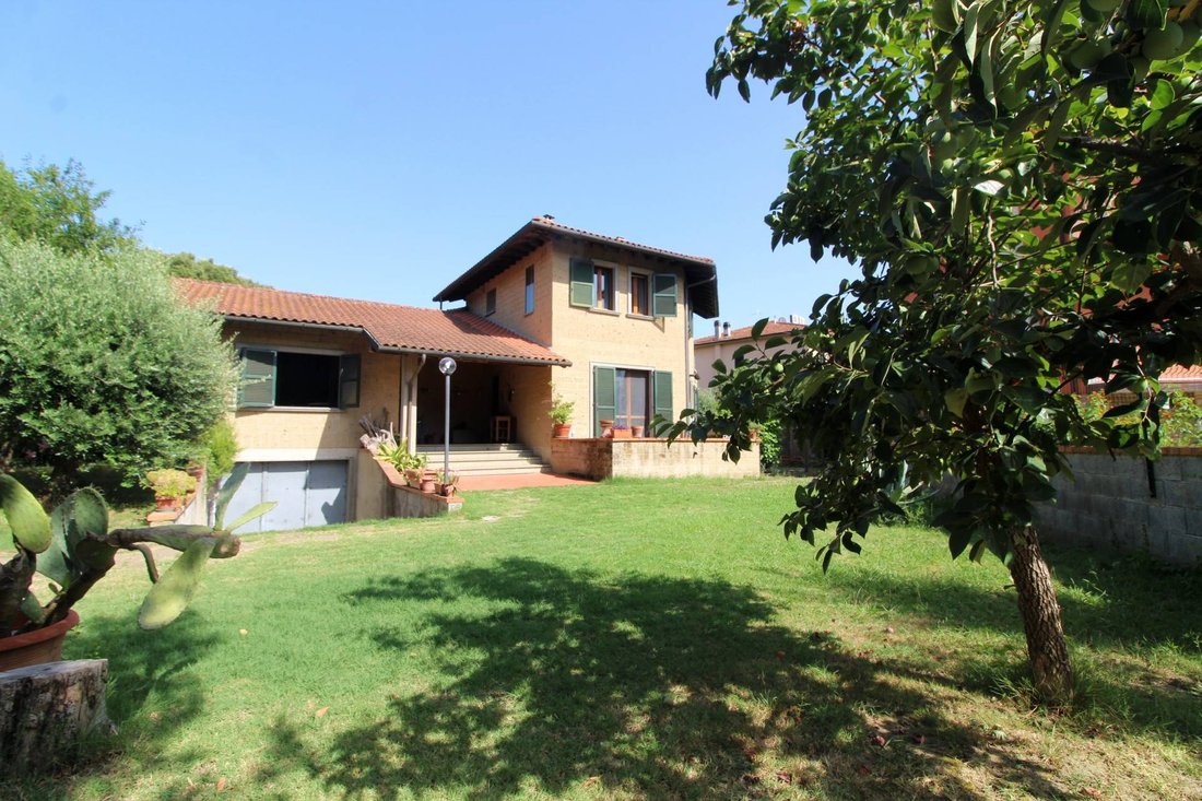Villa in Ghezzano-Colignola Mezzana-Campo, Cascina, Tuscany 1 - 16558726