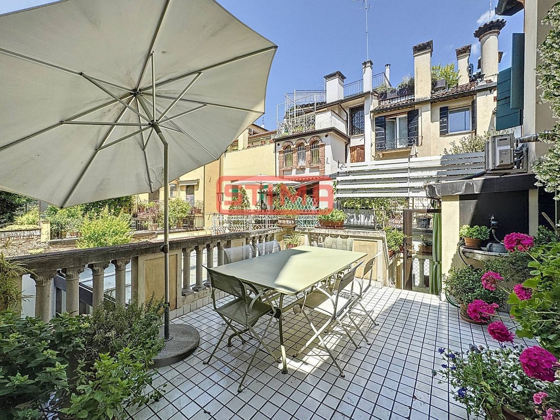 Apartment in Cathedral - Piazza dei Signori, Treviso, Italy 1 - 16556955