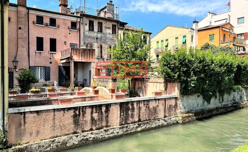 Apartment in Cathedral - Piazza dei Signori, Treviso, Italy 1