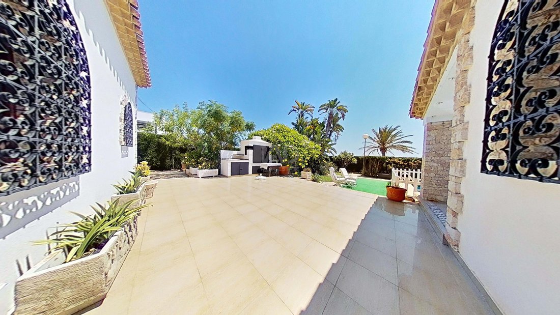 Chalet in Santa Pola, Valencian Community, Spain 1 - 16557625