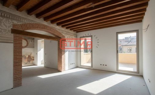 Apartment in Cathedral - Piazza dei Signori, Treviso, Italy 1