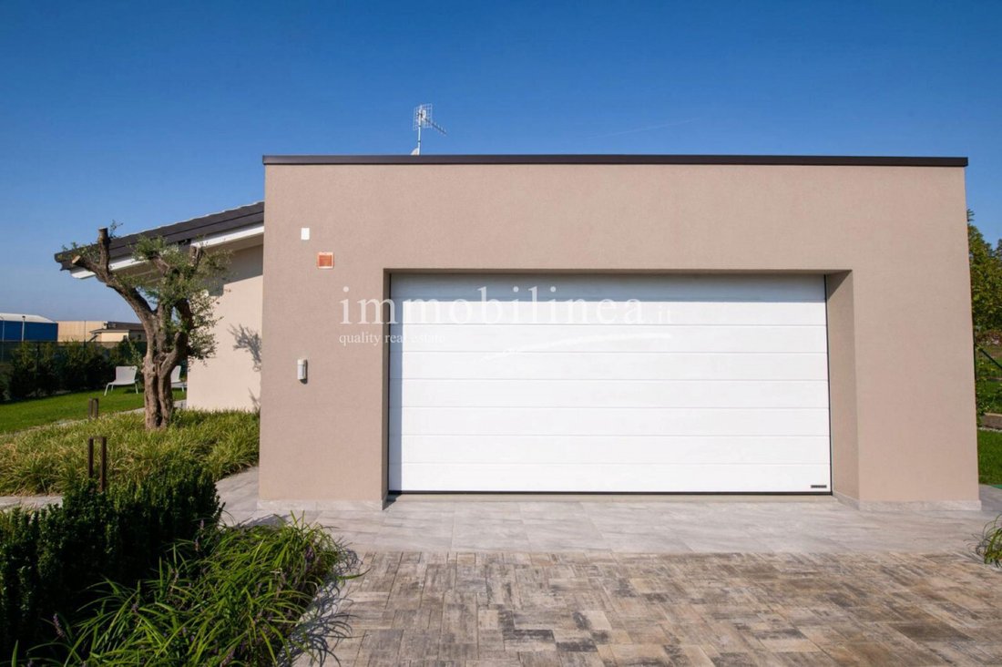 Villa in Castelnuovo del Garda, Veneto, Italy 3 - 16556229
