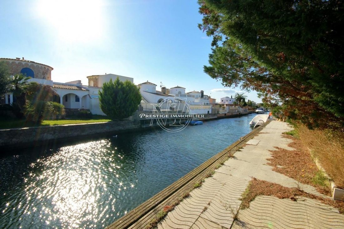 Villa in Empuriabrava, Catalonia, Spain 5 - 16556022