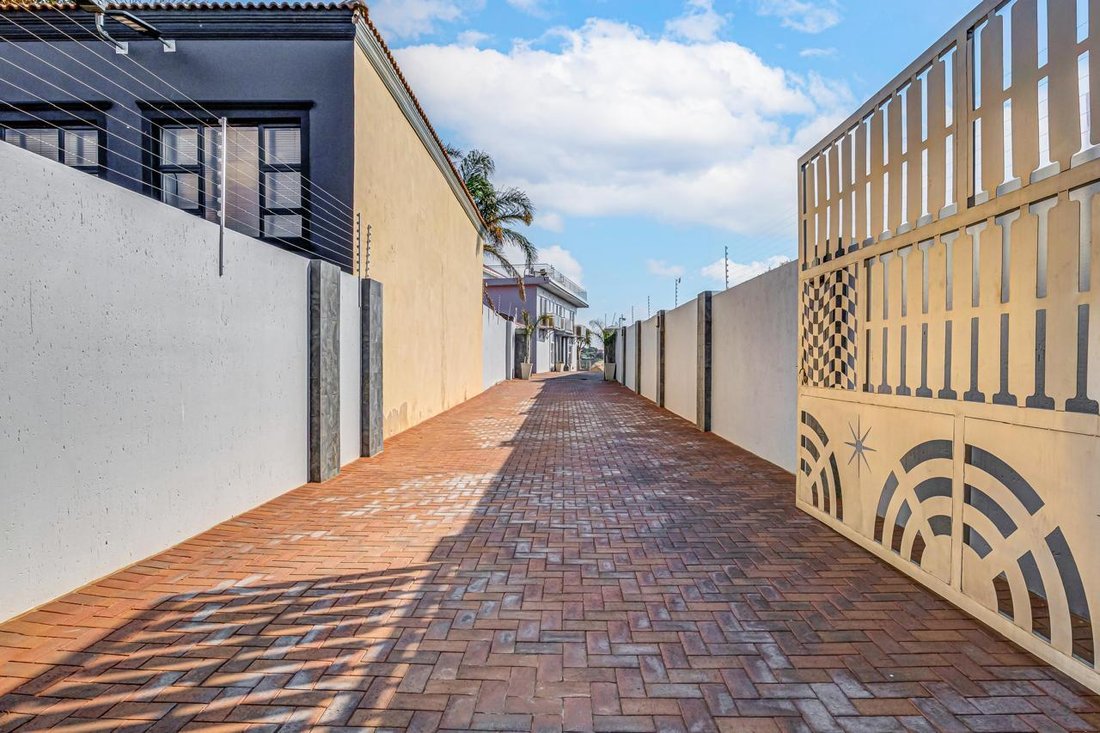 Maisons de campagne à Glenvista, Gauteng, Afrique du Sud 2 - 16557493