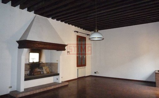 Apartment in Cathedral - Piazza dei Signori, Treviso, Italy 1