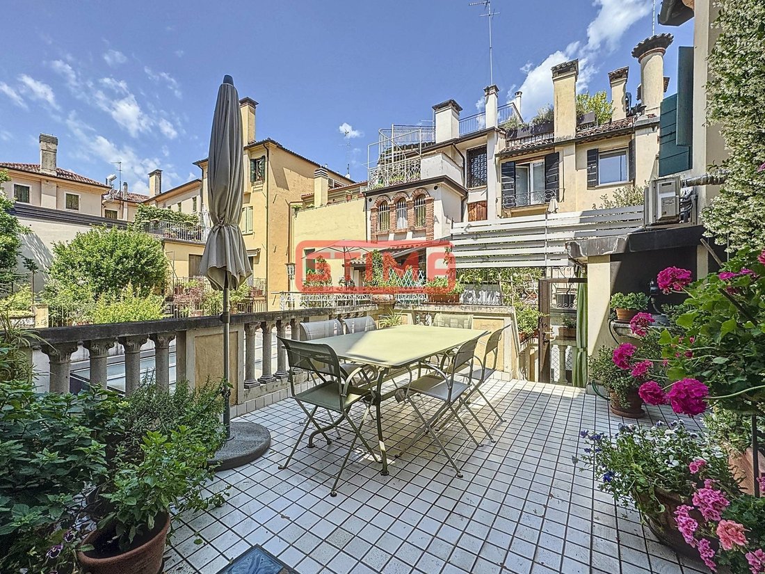 Apartment in Cathedral - Piazza dei Signori, Treviso, Italy 3 - 16556955