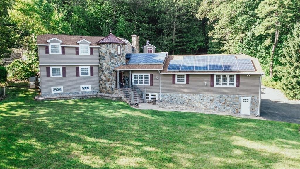 House in Ludlow, Massachusetts, United States 4 - 16136069
