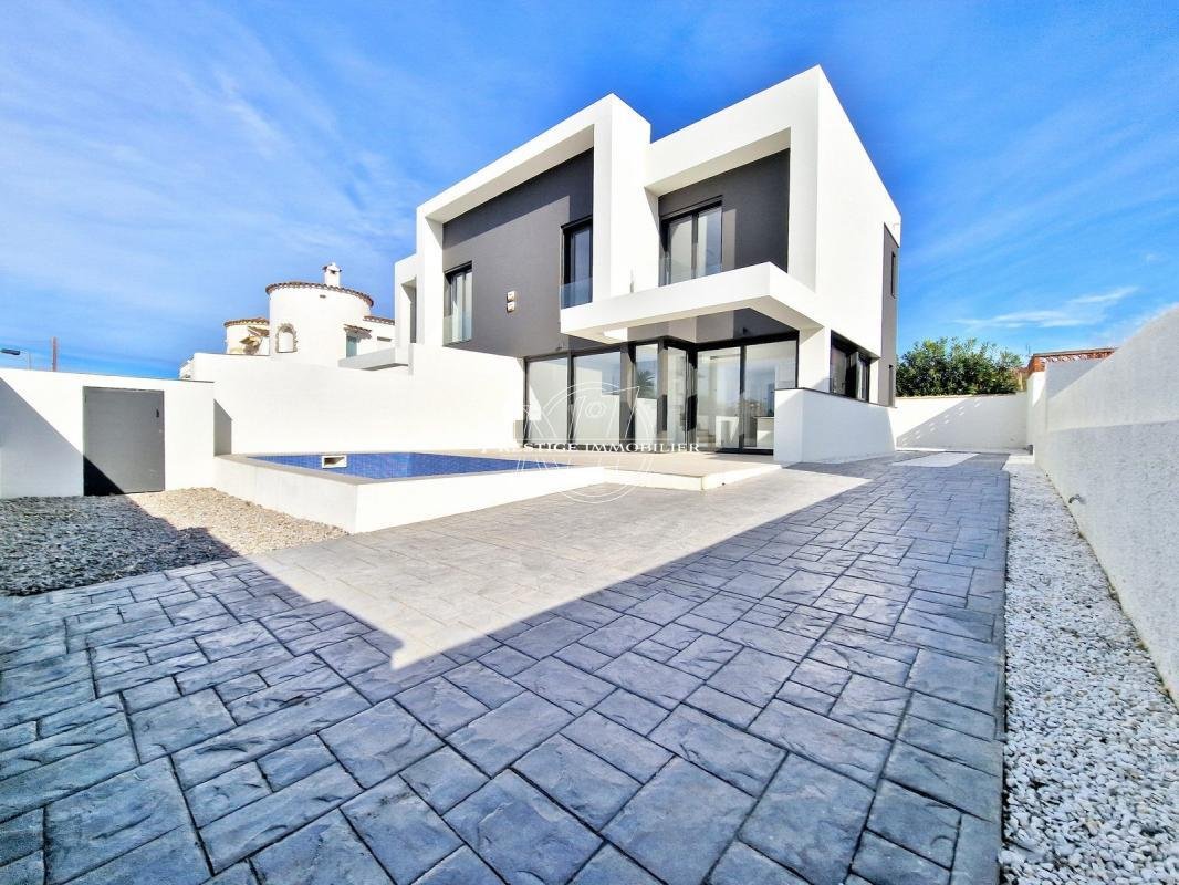 House in Empuriabrava, Catalonia, Spain 1 - 16555903