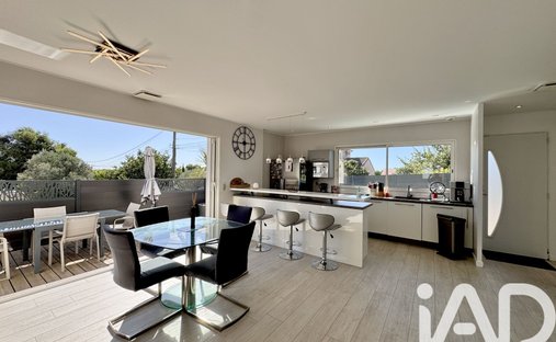 Castle for Sale in Villeneuve-lès-Maguelone, Occitanie, France