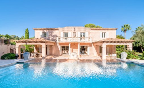 Villa in Bois Fleuri-Chevre d'Or-Saint Philippe, Biot, France 1