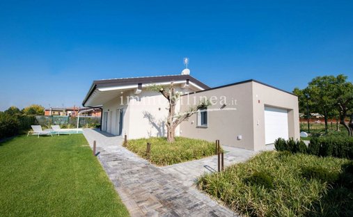 Villa in Castelnuovo del Garda, Veneto, Italy 1