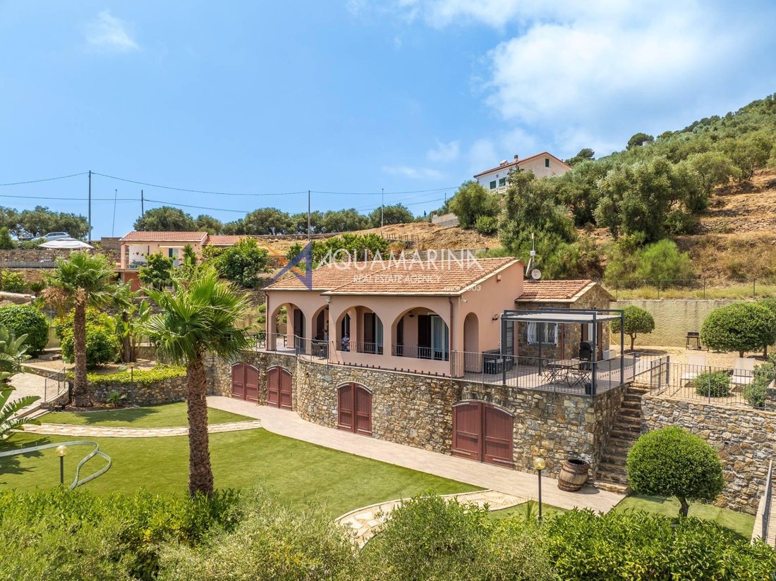 Villa in Cipressa, Liguria, Italy 1 - 16556898
