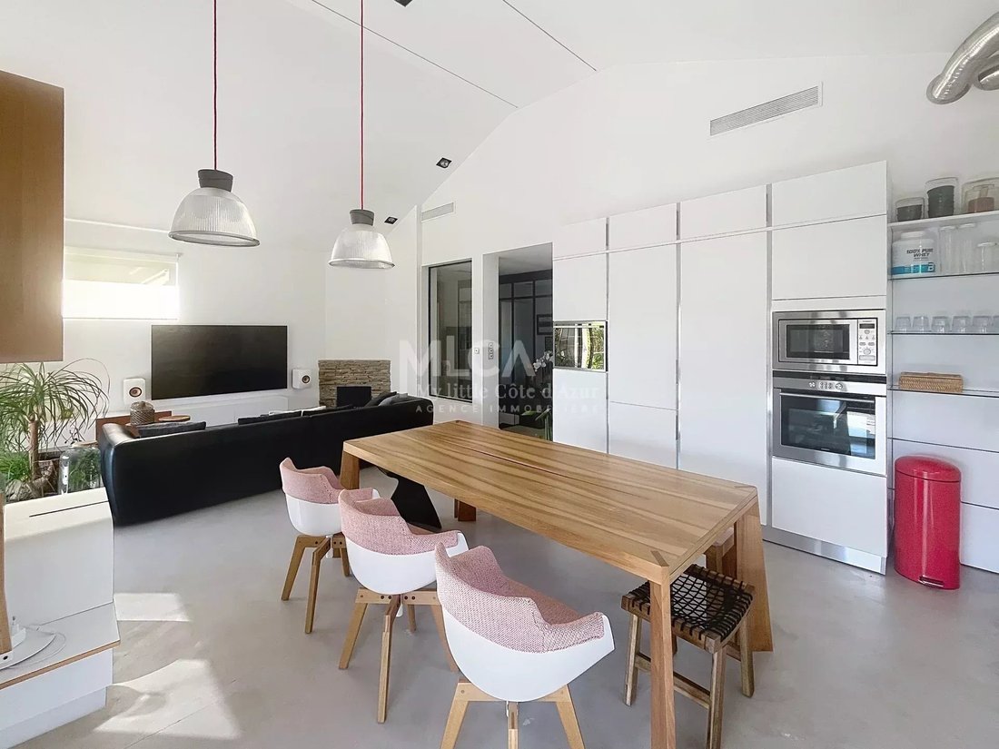 House in Antibes, Provence-Alpes-Côte d'Azur, France 3 - 16558079