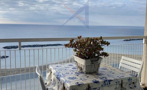 Appartamento a Taggia, Liguria, Italia 1