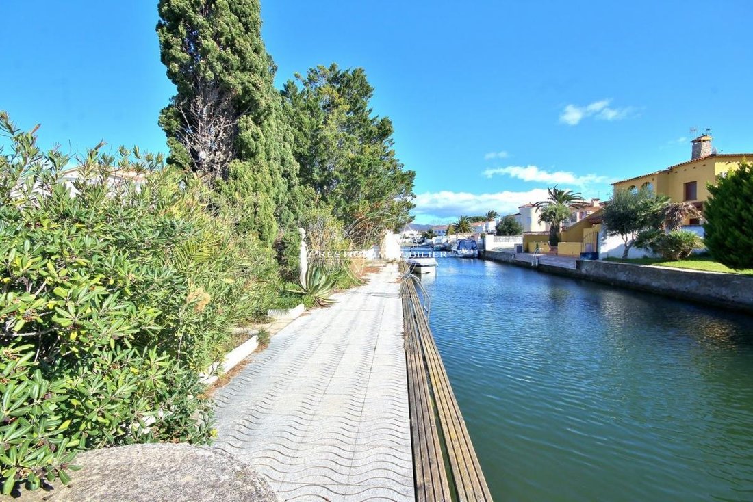 Villa in Empuriabrava, Catalonia, Spain 1 - 16556022