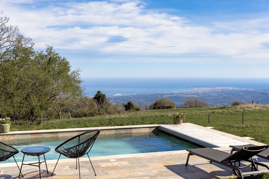 Villa in Tourrettes-sur-Loup, Provence-Alpes-Côte d'Azur, France 4 - 16557109