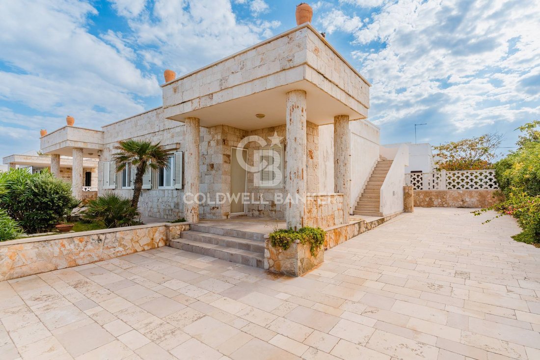 Villa in Torre Santa Sabina, Carovigno, Apulia 1 - 16558693