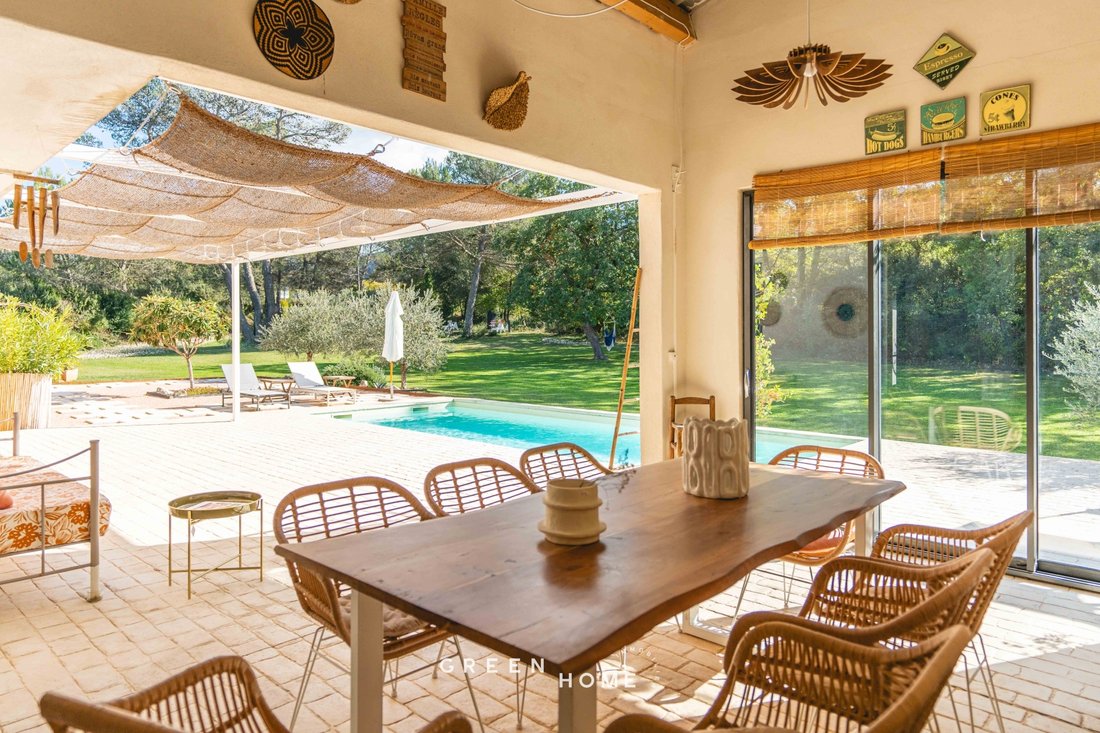 House in Ménerbes, Provence-Alpes-Côte d'Azur, France 4 - 16556513