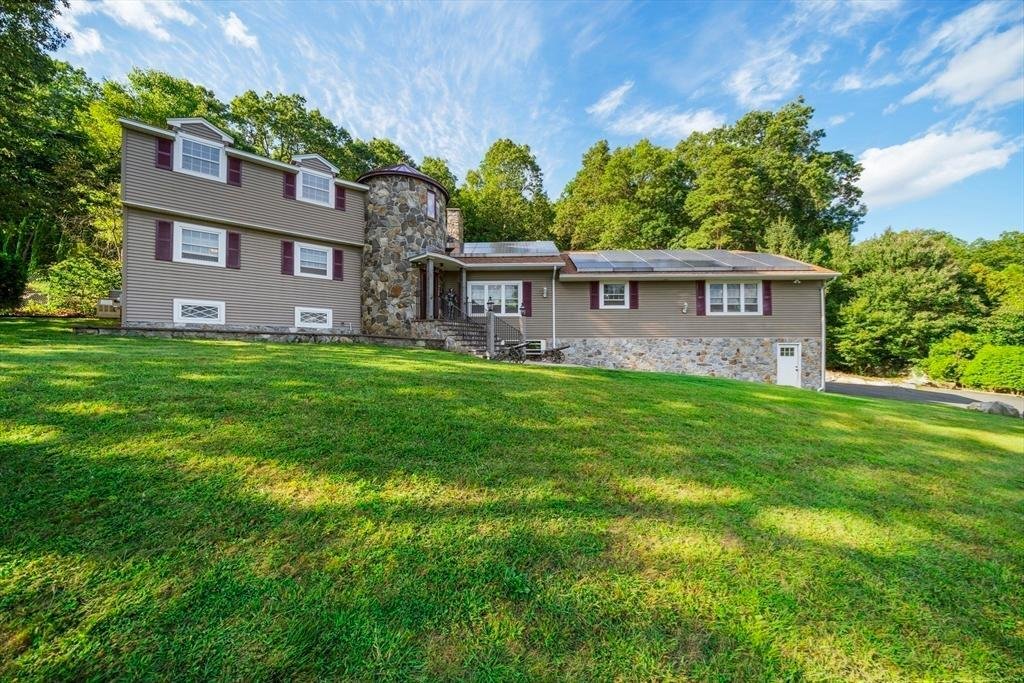 House in Ludlow, Massachusetts, United States 1 - 16136069