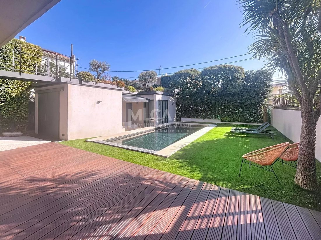 House in Antibes, Provence-Alpes-Côte d'Azur, France 2 - 16558079
