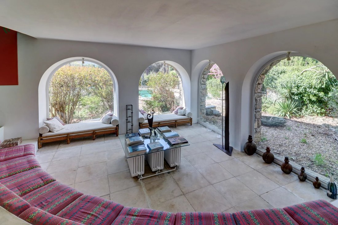 Estate in Bagnols-en-Forêt, Provence-Alpes-Côte d'Azur, France 5 - 16556794