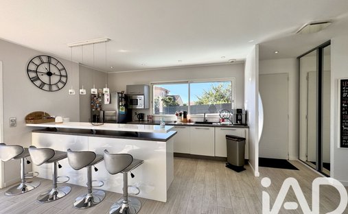 Castle for Sale in Villeneuve-lès-Maguelone, Occitanie, France