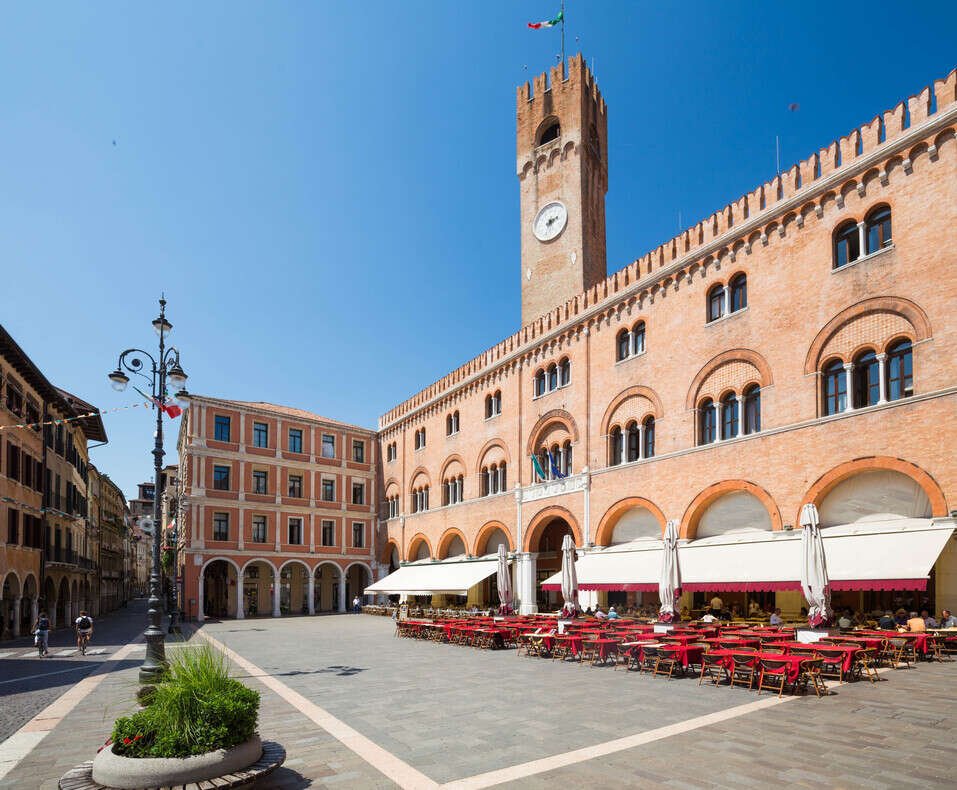 House in Cathedral - Piazza dei Signori, Treviso, Italy 1 - 16556089