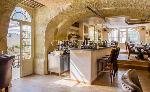 Elegant 18th Century Manor With Towers In The Heart Of Gascony
