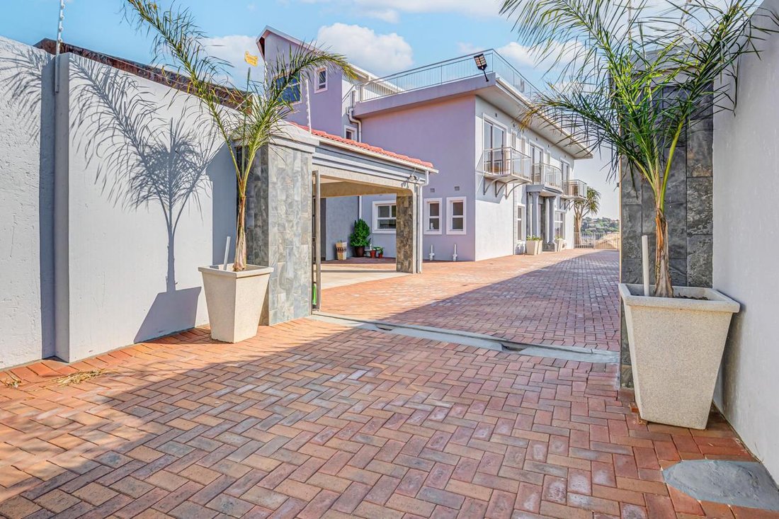 Maisons de campagne à Glenvista, Gauteng, Afrique du Sud 1 - 16557493