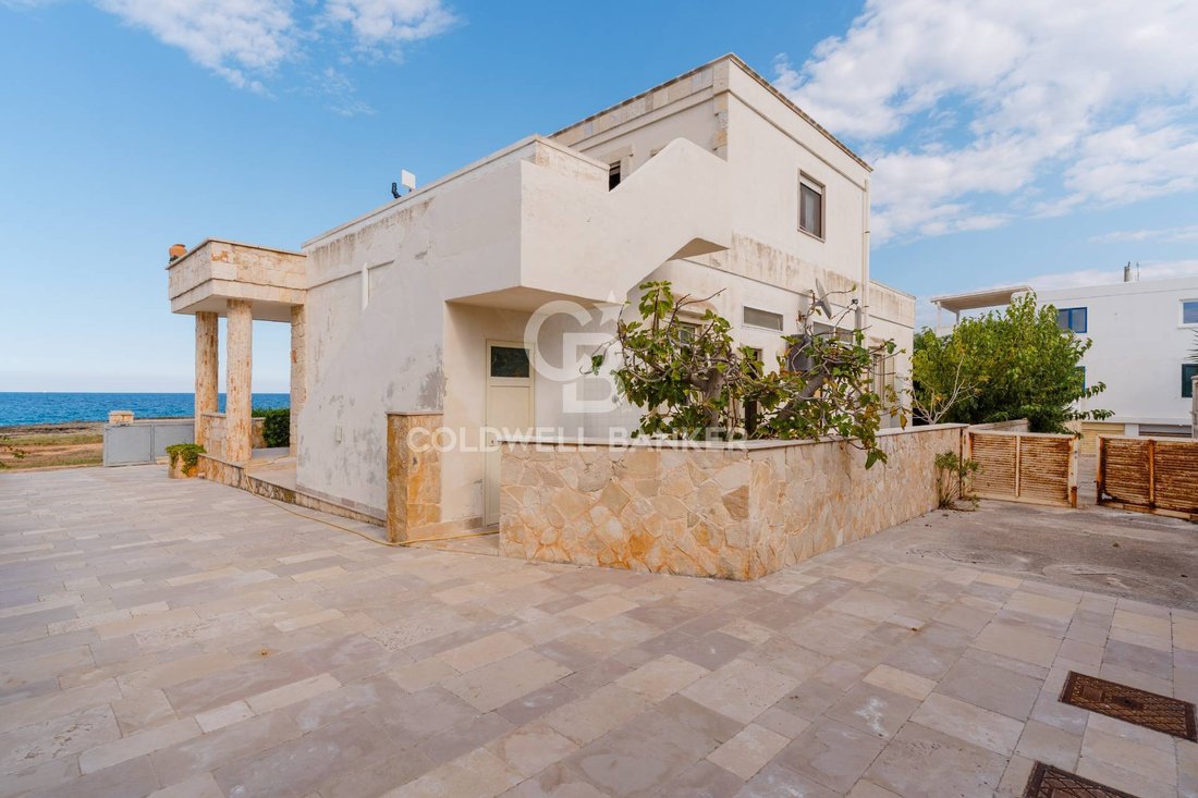 Villa a Torre Santa Sabina, Carovigno, Puglia 1 - 16558693
