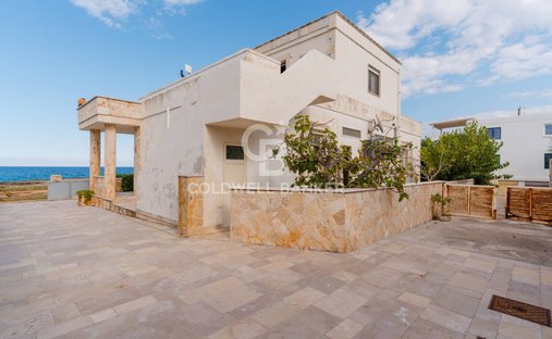 Villa in Torre Santa Sabina, Carovigno, Apulia 1